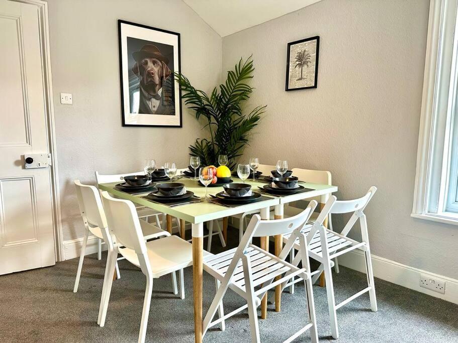 Coastal Comfort Duplex: Spacious 4-Bedroom Near Beach Bournemouth Exterior photo